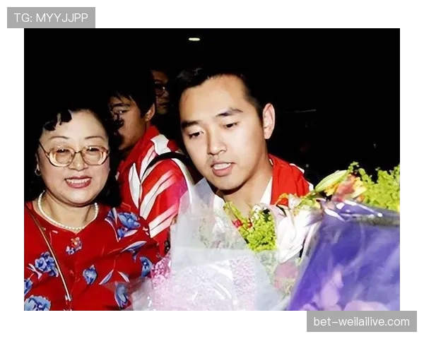 孔令辉当年住酒店连拖鞋都要自备，现在打个飞的去澳门搓麻将